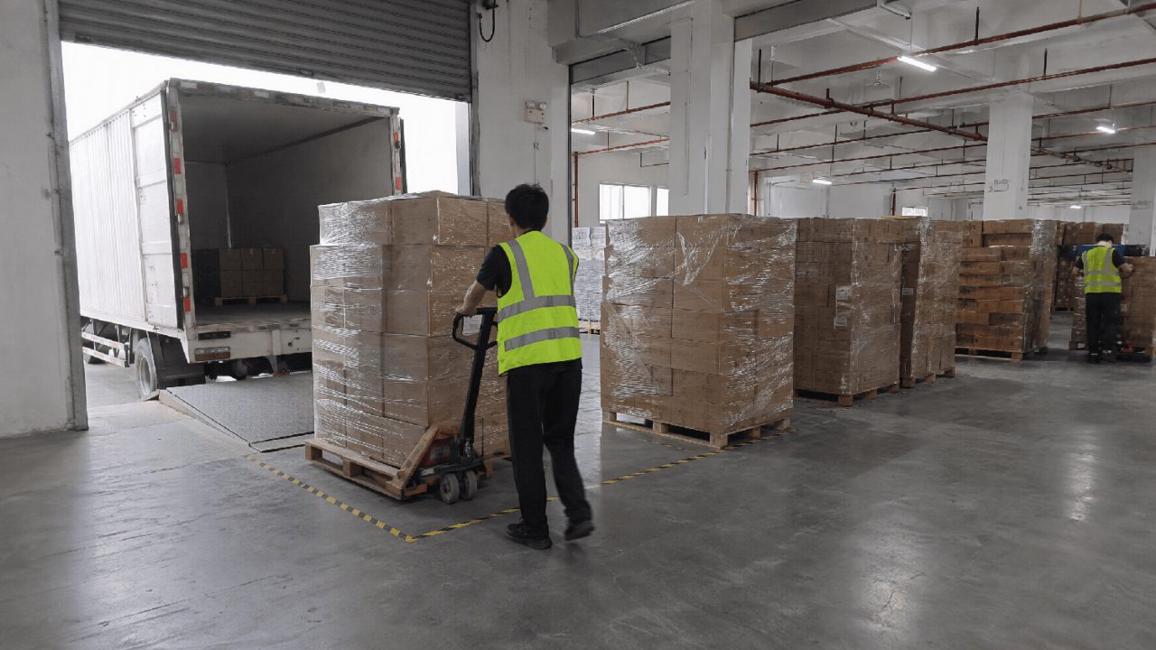 宠物用品仓储:粮和用品要分开放